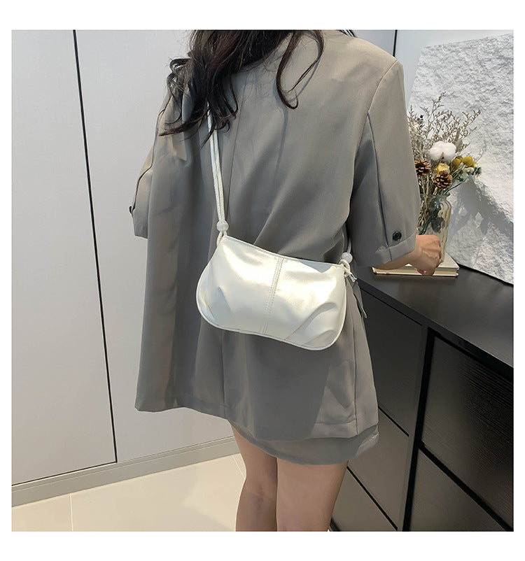 Women's Pu Leather Solid Color Streetwear Pillow Shape Zipper Crossbody Bag