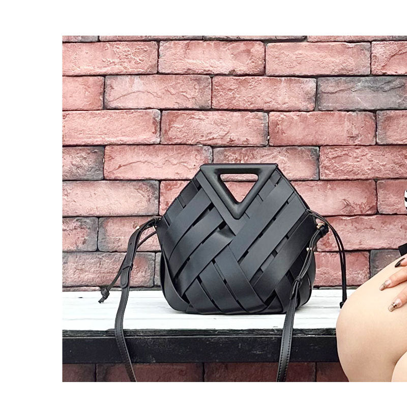 Women's Two-Layer Cowhide Leather Irregular Geometric Elegant Basic Classic Style Bucket Magnetic Buckle Straw Bag