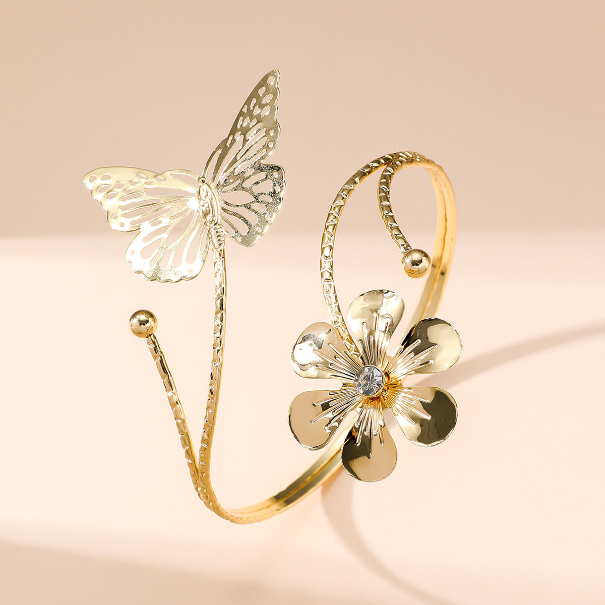 Butterfly Arm Decorations, Metal Texture Three-dimensional Flowers Exquisite Hollow Design