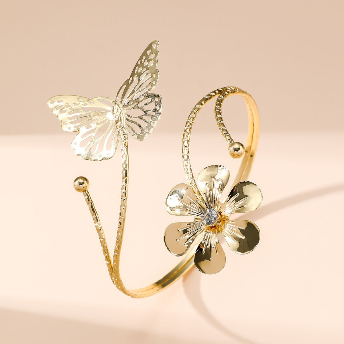 Butterfly Arm Decorations, Metal Texture Three-dimensional Flowers Exquisite Hollow Design