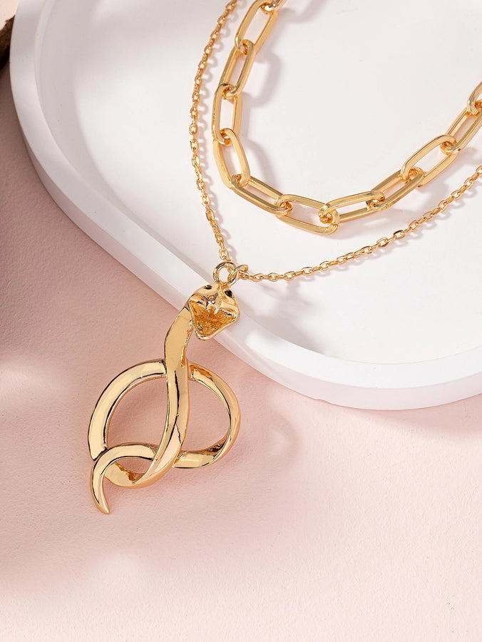 A Necklace Made of Iron and Zinc Alloy Ladies' Pendant Necklace Pendant Retro Style Snake Head Design Pendant Necklace Suitable for Casual and Versatile Daily Travel Couple Dating Necklace