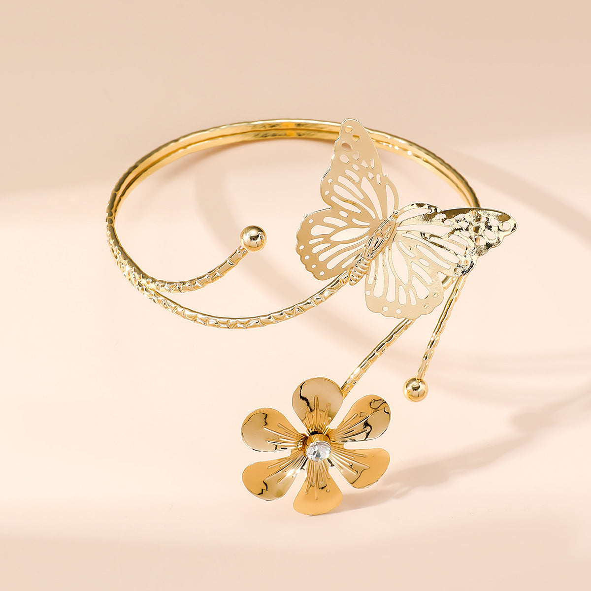 Butterfly Arm Decorations, Metal Texture Three-dimensional Flowers Exquisite Hollow Design