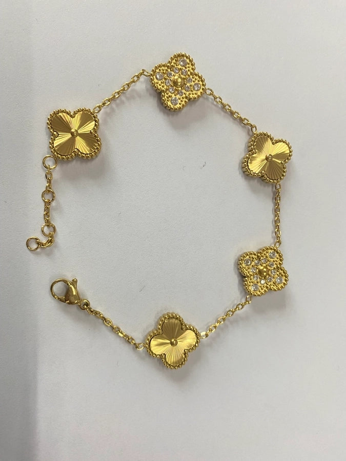 Basic Vintage Style Four Leaf Clover Flower 304 Stainless Steel 18K Gold Plated Zircon Bracelets In Bulk